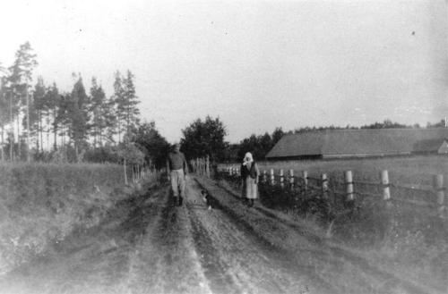 Unbenannt-Scannen-32 Tiidu-Tuhkja peremees Tiit ja perenaine